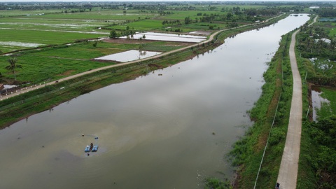 Nạo vét, rửa mặn hồ nước ngọt 1 triệu m3 nước lớn nhất miền Tây - Ảnh 4. Nạo vét, rửa mặn hồ nước ngọt 1 triệu m3 nước lớn nhất miền Tây - Ảnh 4.