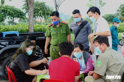 Tài xế không đeo khẩu trang chạy không kịp và thiên đường... nóc hầm Thủ Thiêm - Ảnh 4. Tài xế không đeo khẩu trang chạy không kịp và thiên đường... nóc hầm Thủ Thiêm - Ảnh 4.