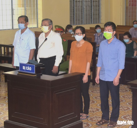 Cựu giám đốc Sở Y tế Cà Mau bị đề nghị 2-3 năm tù - Ảnh 1. Cựu giám đốc Sở Y tế Cà Mau bị đề nghị 2-3 năm tù - Ảnh 1.