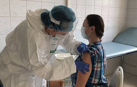 Nga công bố phê duyệt vắcxin COVID-19 đầu tiên trên thế giới, chuẩn bị sản xuất hàng loạt - Ảnh 1. Nga công bố phê duyệt vắcxin COVID-19 đầu tiên trên thế giới, chuẩn bị sản xuất hàng loạt - Ảnh 1.
