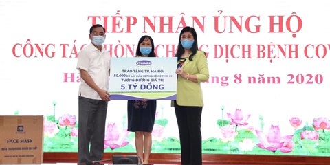 Vinamilk ủng hộ 8 tỉ đồng chống dịch COVID-19 - Ảnh 1. Vinamilk ủng hộ 8 tỉ đồng chống dịch COVID-19 - Ảnh 1.