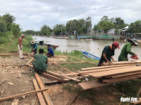 Chốt nhà sàn vượt lũ của biên phòng An Giang để chống dịch COVID-19 - Ảnh 3. Chốt nhà sàn vượt lũ của biên phòng An Giang để chống dịch COVID-19 - Ảnh 3.