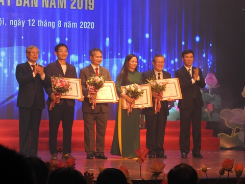 Bàn thảo về văn học nghệ thuật miền Nam trước 1975 - Ảnh 1. Bàn thảo về văn học nghệ thuật miền Nam trước 1975 - Ảnh 1.