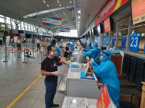 Vietjet bay 4 chuyến đưa hơn 800 khách trở về nhà từ ‘tâm dịch’ Đà Nẵng - Ảnh 1. Vietjet bay 4 chuyến đưa hơn 800 khách trở về nhà từ ‘tâm dịch’ Đà Nẵng - Ảnh 1.