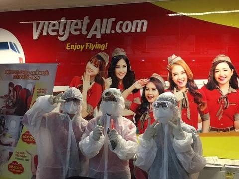Vietjet bay 4 chuyến đưa hơn 800 khách trở về nhà từ ‘tâm dịch’ Đà Nẵng - Ảnh 2. Vietjet bay 4 chuyến đưa hơn 800 khách trở về nhà từ ‘tâm dịch’ Đà Nẵng - Ảnh 2.