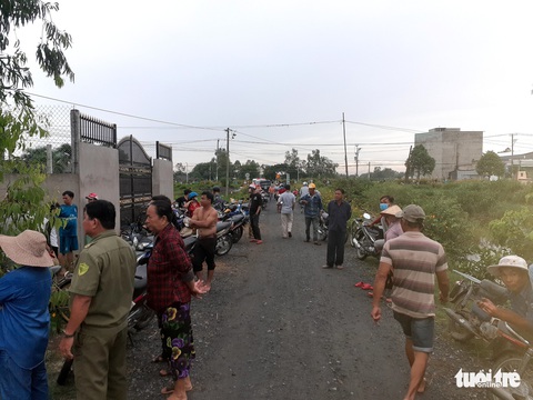 Mâu thuẫn trong lúc nhậu, anh đâm chết em ruột - Ảnh 1. Mâu thuẫn trong lúc nhậu, anh đâm chết em ruột - Ảnh 1.