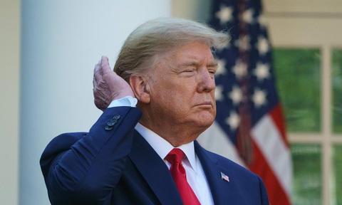 Ông Trump than vòi sen yếu, ảnh hưởng tới mái tóc hoàn hảo của mình - Ảnh 1. Ông Trump than vòi sen yếu, ảnh hưởng tới mái tóc hoàn hảo của mình - Ảnh 1.