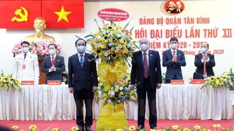 Ông Lê Hoàng Hà tái đắc cử bí thư Quận ủy quận Tân Bình - Ảnh 1. Ông Lê Hoàng Hà tái đắc cử bí thư Quận ủy quận Tân Bình - Ảnh 1.