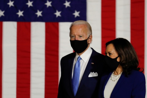 Ông Joe Biden kêu gọi thống đốc bang bắt buộc đeo khẩu trang - Ảnh 1. Ông Joe Biden kêu gọi thống đốc bang bắt buộc đeo khẩu trang - Ảnh 1.