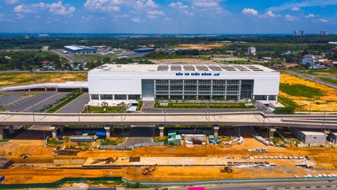Bến xe Miền Đông mới hoạt động từ 10-10, lo bến cóc xe dù - Ảnh 1. Bến xe Miền Đông mới hoạt động từ 10-10, lo bến cóc xe dù - Ảnh 1.