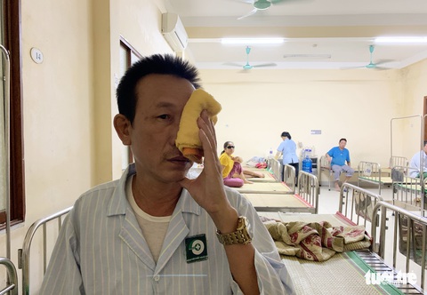 Điều tra vụ người tố cáo đến xã làm việc nghi bị hành hung nhập viện - Ảnh 1. Điều tra vụ người tố cáo đến xã làm việc nghi bị hành hung nhập viện - Ảnh 1.