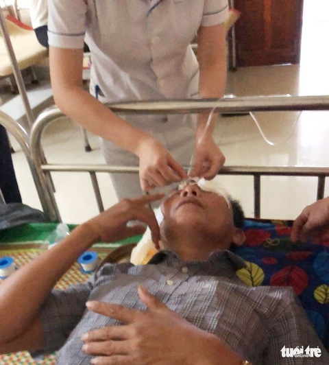 Điều tra vụ người tố cáo đến xã làm việc nghi bị hành hung nhập viện - Ảnh 2. Điều tra vụ người tố cáo đến xã làm việc nghi bị hành hung nhập viện - Ảnh 2.