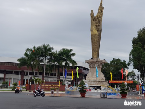 Sẽ thu hồi quyết định bổ nhiệm 34 cán bộ nếu không bổ sung đủ văn bằng - Ảnh 1. Sẽ thu hồi quyết định bổ nhiệm 34 cán bộ nếu không bổ sung đủ văn bằng - Ảnh 1.