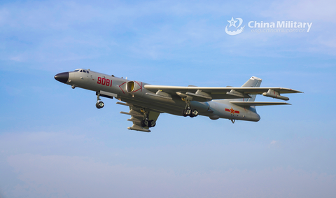 Trung Quốc ngang nhiên đưa oanh tạc cơ H-6J tới đảo Phú Lâm? - Ảnh 2. Trung Quốc ngang nhiên đưa oanh tạc cơ H-6J tới đảo Phú Lâm? - Ảnh 2.