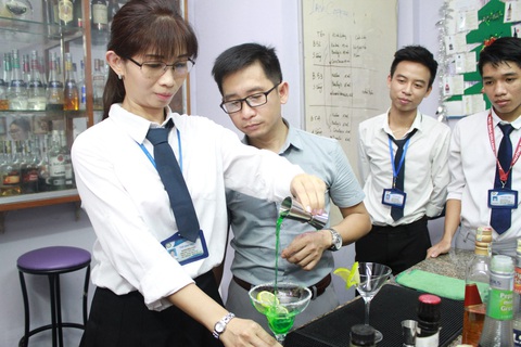 Theo học 4 ngành cơ hội việc làm rộng mở, thu nhập hấp dẫn - Ảnh 2. Theo học 4 ngành cơ hội việc làm rộng mở, thu nhập hấp dẫn - Ảnh 2.
