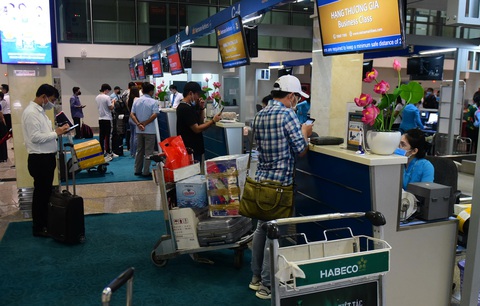 Chật vật hoàn, đổi vé máy bay - Ảnh 1. Chật vật hoàn, đổi vé máy bay - Ảnh 1.