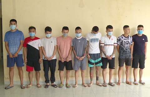 Hai nhóm thanh niên hỗn chiến, dùng súng côn bắn 2 người bị thương - Ảnh 2. Hai nhóm thanh niên hỗn chiến, dùng súng côn bắn 2 người bị thương - Ảnh 2.