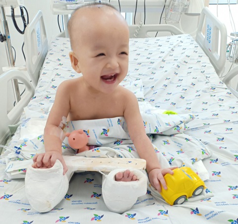 Trúc Nhi - Diệu Nhi tròn một tháng mổ tách dính: Điều hạnh phúc nhất mẹ mong chờ - Ảnh 1. Trúc Nhi - Diệu Nhi tròn một tháng mổ tách dính: Điều hạnh phúc nhất mẹ mong chờ - Ảnh 1.