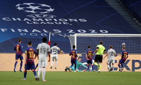 Messi lại vuốt mặt và những khoảnh khắc ấn tượng trận Bayern vùi dập Barca - Ảnh 3. Messi lại vuốt mặt và những khoảnh khắc ấn tượng trận Bayern vùi dập Barca - Ảnh 3.