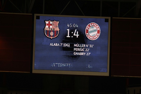 Messi lại vuốt mặt và những khoảnh khắc ấn tượng trận Bayern vùi dập Barca - Ảnh 6. Messi lại vuốt mặt và những khoảnh khắc ấn tượng trận Bayern vùi dập Barca - Ảnh 6.