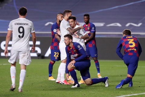 Messi lại vuốt mặt và những khoảnh khắc ấn tượng trận Bayern vùi dập Barca - Ảnh 17. Messi lại vuốt mặt và những khoảnh khắc ấn tượng trận Bayern vùi dập Barca - Ảnh 17.