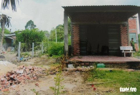 Bắt giam nghi phạm đào mộ người chết lên đốt vì không trả tiền lãi vay - Ảnh 1. Bắt giam nghi phạm đào mộ người chết lên đốt vì không trả tiền lãi vay - Ảnh 1.