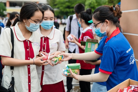 500.000 hộp MILO Teen Bữa Sáng tiếp năng lượng cho sĩ tử vượt vũ môn - Ảnh 4. 500.000 hộp MILO Teen Bữa Sáng tiếp năng lượng cho sĩ tử vượt vũ môn - Ảnh 4.