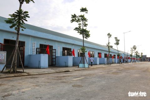 Bí thư và chủ tịch tỉnh trao chìa khóa nhà mới tận tay cho dân nghèo giải tỏa - Ảnh 4. Bí thư và chủ tịch tỉnh trao chìa khóa nhà mới tận tay cho dân nghèo giải tỏa - Ảnh 4.