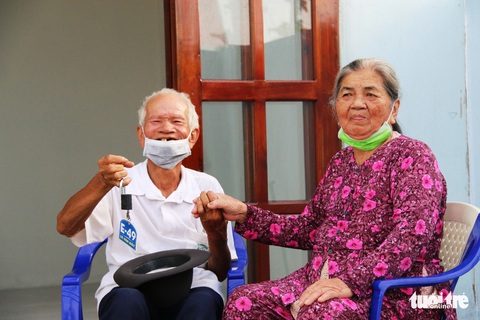 Bí thư và chủ tịch tỉnh trao chìa khóa nhà mới tận tay cho dân nghèo giải tỏa - Ảnh 8. Bí thư và chủ tịch tỉnh trao chìa khóa nhà mới tận tay cho dân nghèo giải tỏa - Ảnh 8.