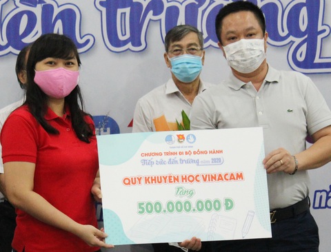 Gần 7 tỉ bước chân đồng hành ‘Tiếp sức đến trường’ - Ảnh 7. Gần 7 tỉ bước chân đồng hành ‘Tiếp sức đến trường’ - Ảnh 7.