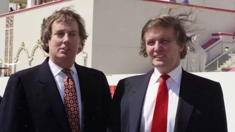 Robert Trump - chàng trai duy nhất được Tổng thống Trump gọi là bé yêu - Ảnh 2. Robert Trump - chàng trai duy nhất được Tổng thống Trump gọi là bé yêu - Ảnh 2.