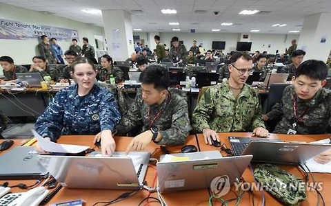Quân nhân nhiễm COVID-19, Hàn Quốc và Mỹ lùi tập trận chung 2 ngày - Ảnh 1. Quân nhân nhiễm COVID-19, Hàn Quốc và Mỹ lùi tập trận chung 2 ngày - Ảnh 1.