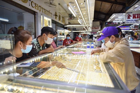 Giá vàng trong nước giảm gần 900.000 đồng/lượng ngày đầu tuần - Ảnh 1. Giá vàng trong nước giảm gần 900.000 đồng/lượng ngày đầu tuần - Ảnh 1.
