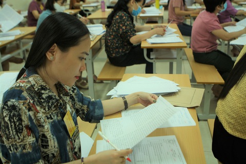 Chấm thi tốt nghiệp THPT: Nhiều tỉnh hoàn thành trước ngày 20-8 - Ảnh 1. Chấm thi tốt nghiệp THPT: Nhiều tỉnh hoàn thành trước ngày 20-8 - Ảnh 1.
