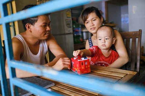 Hàng vạn người mắc kẹt muốn về quê - Ảnh 1. Hàng vạn người mắc kẹt muốn về quê - Ảnh 1.