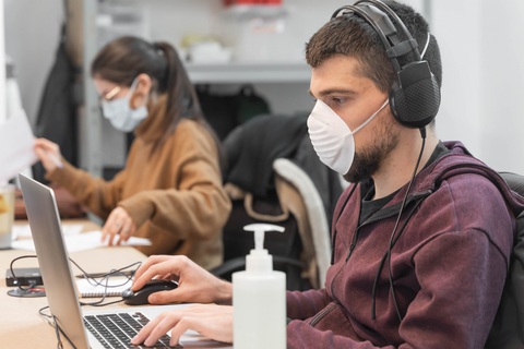Báo cáo ILO: Hơn 10% thanh niên Việt Nam mất việc vì COVID-19 - Ảnh 1. Báo cáo ILO: Hơn 10% thanh niên Việt Nam mất việc vì COVID-19 - Ảnh 1.