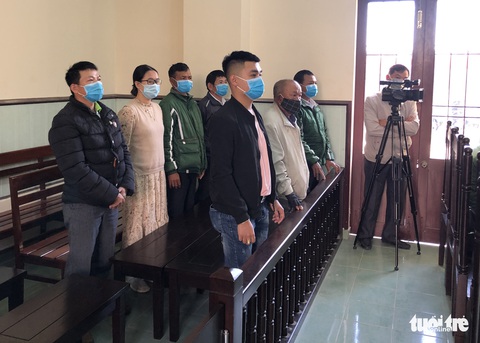 Nhận 9 tháng tù giam vì tát bảo vệ bệnh viện khi được yêu cầu đo thân nhiệt - Ảnh 2. Nhận 9 tháng tù giam vì tát bảo vệ bệnh viện khi được yêu cầu đo thân nhiệt - Ảnh 2.