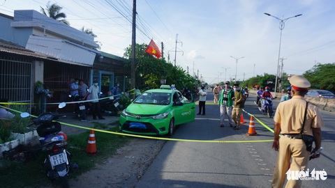 Phát hiện tài xế taxi chở nhiều thuốc lắc và ma túy - Ảnh 1. Phát hiện tài xế taxi chở nhiều thuốc lắc và ma túy - Ảnh 1.