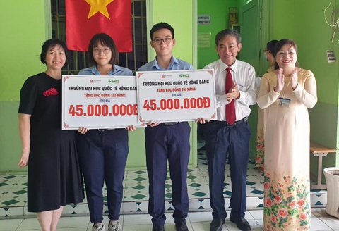 Hai kiện tướng quốc gia và quốc tế gia nhập HIU - Ảnh 1. Hai kiện tướng quốc gia và quốc tế gia nhập HIU - Ảnh 1.
