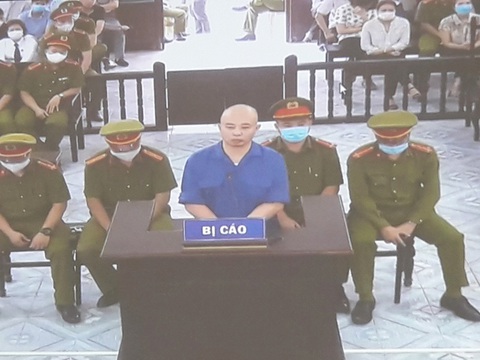 Đề nghị truy tố Đường Nhuệ cùng con nuôi tội xâm phạm chỗ ở công dân - Ảnh 1. Đề nghị truy tố Đường Nhuệ cùng con nuôi tội xâm phạm chỗ ở công dân - Ảnh 1.