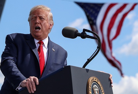 Ông Trump: Mang việc từ Trung Quốc về Mỹ sẽ ưu đãi thuế, mang việc từ Mỹ đi sẽ đánh thuế - Ảnh 1. Ông Trump: Mang việc từ Trung Quốc về Mỹ sẽ ưu đãi thuế, mang việc từ Mỹ đi sẽ đánh thuế - Ảnh 1.