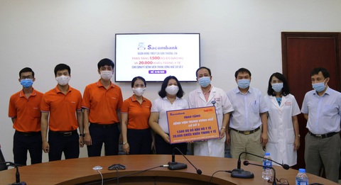 Giải chạy bộ hưởng ứng Ngày không tiền mặt tiếp sức miền Trung chống dịch - Ảnh 1.