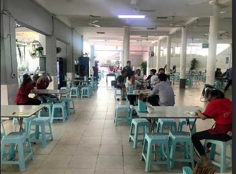 Hà Nội yêu cầu xử phạt ngay người không đeo khẩu trang nơi công cộng - Ảnh 1. Hà Nội yêu cầu xử phạt ngay người không đeo khẩu trang nơi công cộng - Ảnh 1.
