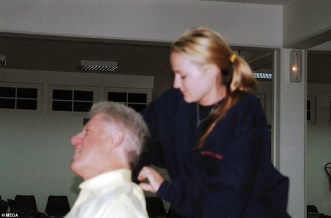 Gái trẻ xoa bóp cho Bill Clinton là nạn nhân của tỉ phú ấu dâm Epstein - Ảnh 3. Gái trẻ xoa bóp cho Bill Clinton là nạn nhân của tỉ phú ấu dâm Epstein - Ảnh 3.