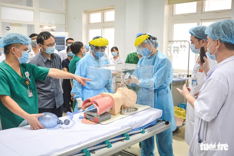 Y bác sĩ Nghệ An tiến vào Đà Nẵng chống dịch: ‘Đi hăng hái, về thắng lợi’ - Ảnh 1. Y bác sĩ Nghệ An tiến vào Đà Nẵng chống dịch: ‘Đi hăng hái, về thắng lợi’ - Ảnh 1.