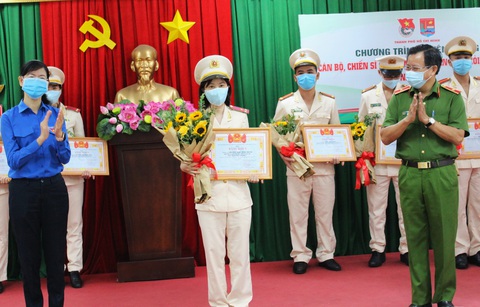 Trọng dân, gần dân, có mặt khi dân cần - Ảnh 1. Trọng dân, gần dân, có mặt khi dân cần - Ảnh 1.