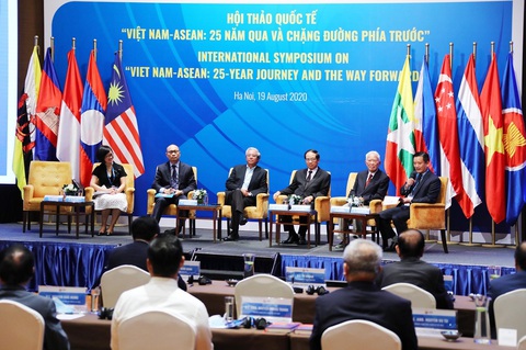 Ông Vũ Khoan: ASEAN là bậc thang đầu tiên để Việt Nam hội nhập với thế giới - Ảnh 1. Ông Vũ Khoan: ASEAN là bậc thang đầu tiên để Việt Nam hội nhập với thế giới - Ảnh 1.