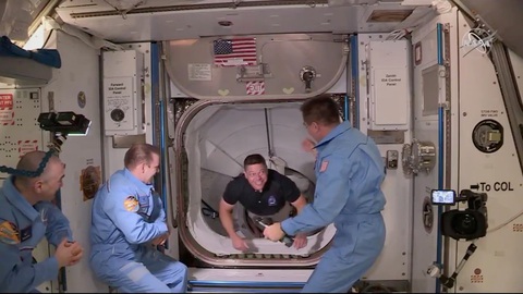Tàu con thoi Crew Dragon của SpaceX rời ISS về Trái đất - Ảnh 1. Tàu con thoi Crew Dragon của SpaceX rời ISS về Trái đất - Ảnh 1.