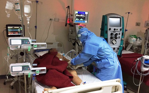 Mỗi ngày xét nghiệm 7.000 mẫu! - Ảnh 1. Mỗi ngày xét nghiệm 7.000 mẫu! - Ảnh 1.