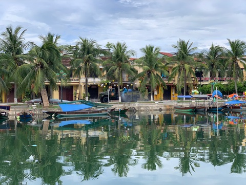 Bộ đội hóa học bắt đầu phun thuốc khử trùng tại phố cổ Hội An - Ảnh 6. Bộ đội hóa học bắt đầu phun thuốc khử trùng tại phố cổ Hội An - Ảnh 6.